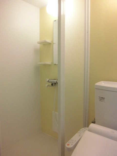 ２階にトイレとシャワーの一体式ユニット改修工事 八王子市 施工事例リフォーム創研
