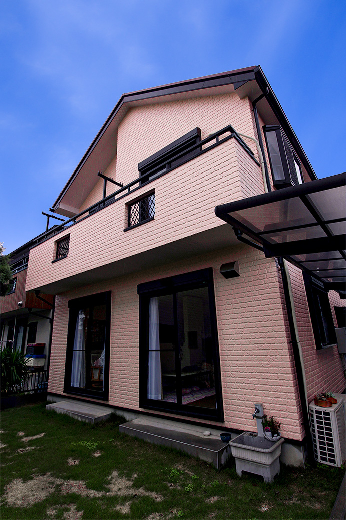 ピンクの家がかわいい 娘と決めた外壁 屋根塗装 松戸市 施工事例リフォーム創研