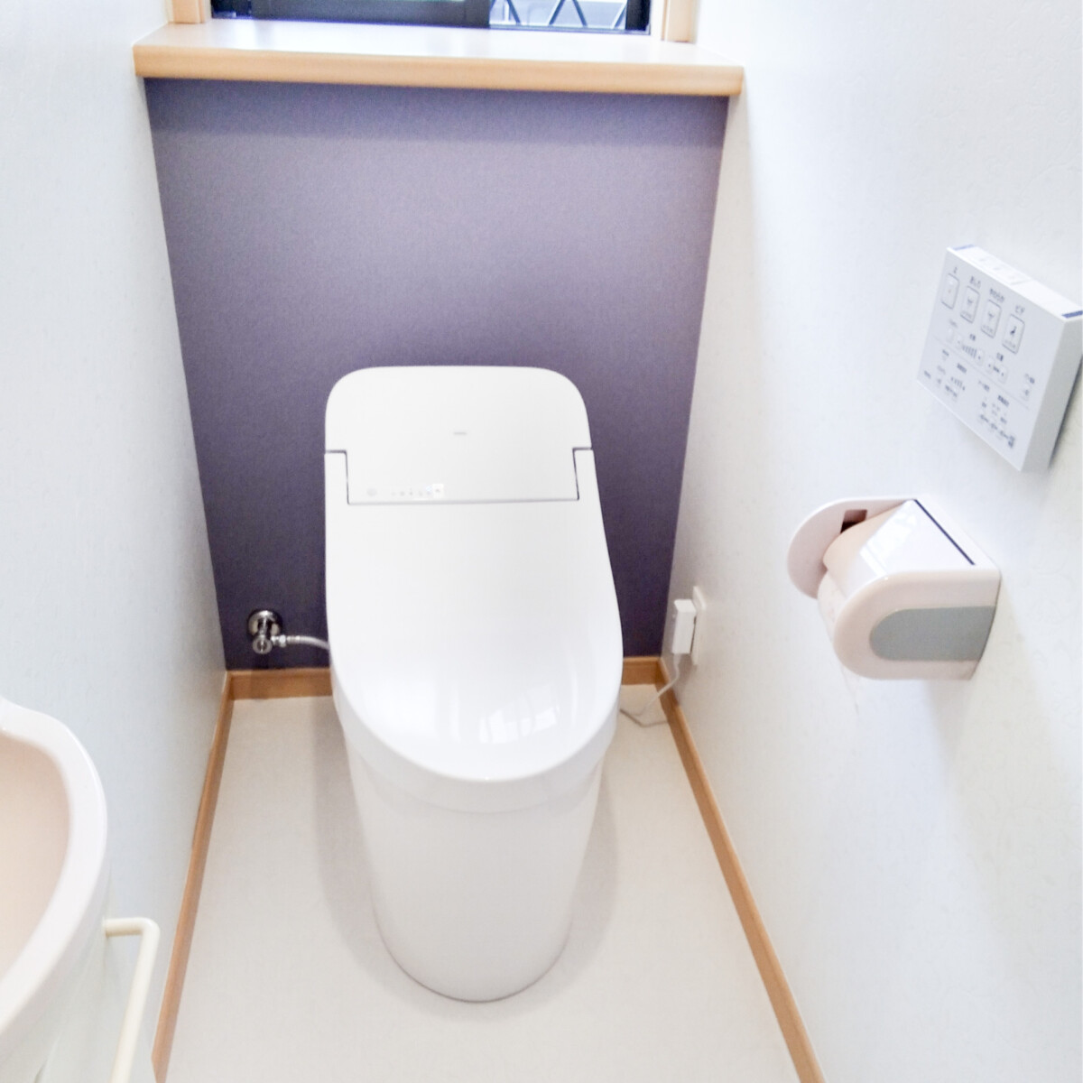 タンク式だけどタンクレスに見えるトイレがお洒落 松戸市 施工事例リフォーム創研