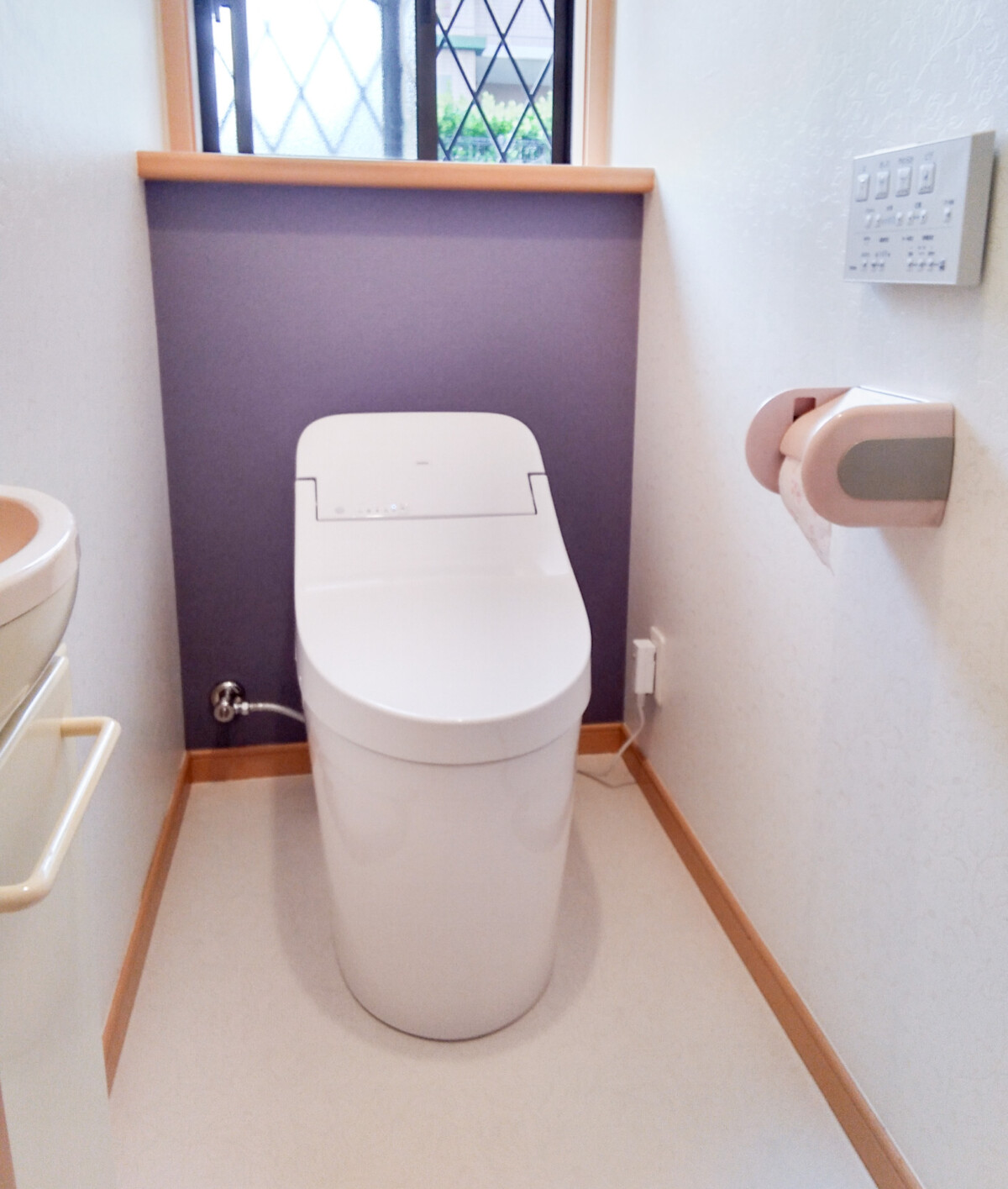 タンク式だけどタンクレスに見えるトイレがお洒落 松戸市 施工事例リフォーム創研