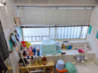 〈befor〉
大きな窓がありました。昼間は明るいですが、冬場はとても寒かったです。
